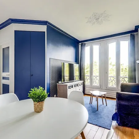 Elegant Quartier Paisible דירה